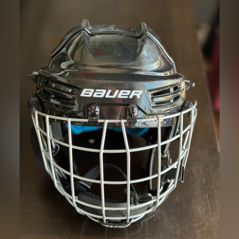 Youth Bauer Kockey Helmet size 6-6 5/8